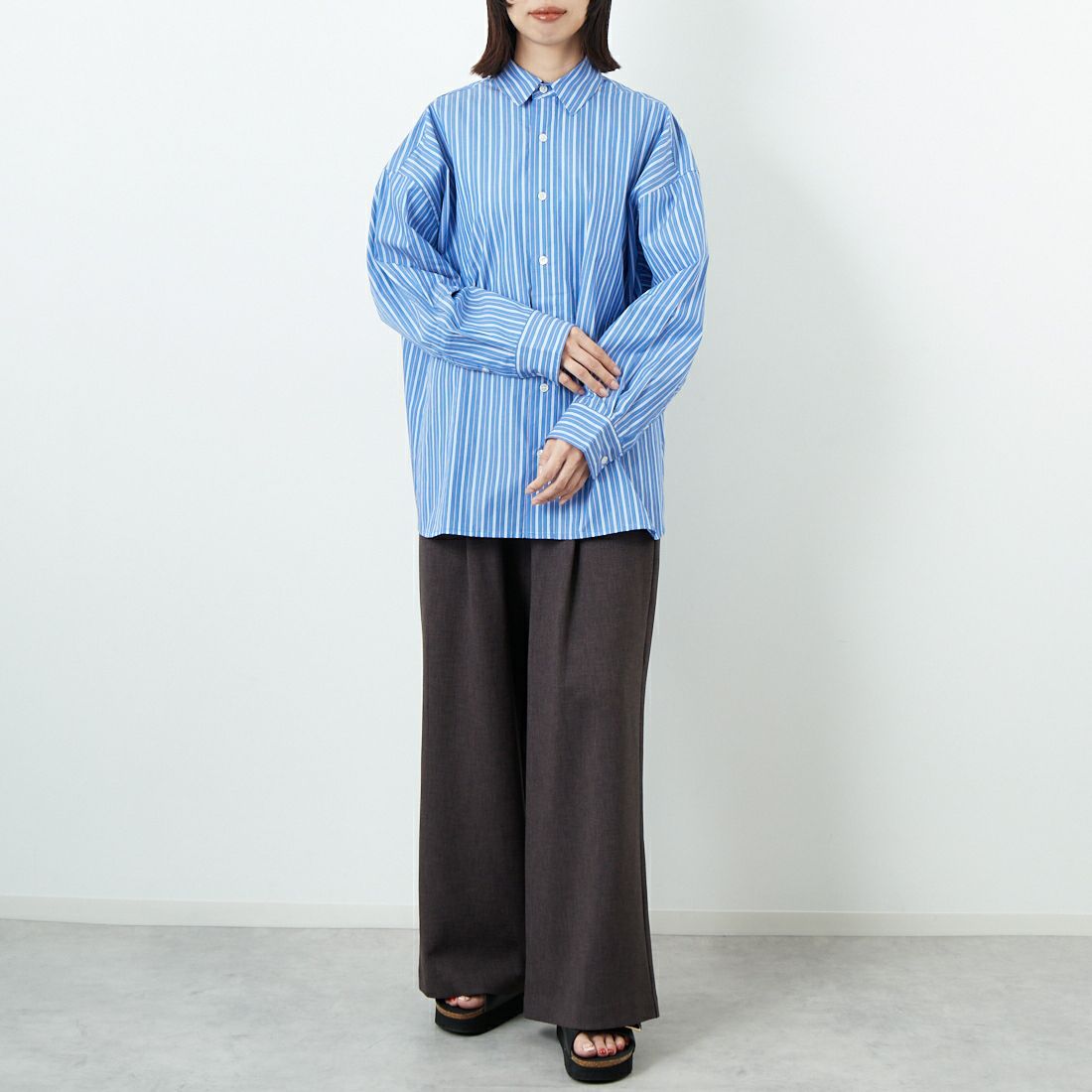 USINE [ユジーヌ] オーバーサイズドレスシャツ [IN1-SH-5] BLU ST &&モデル身長：162cm 着用サイズ：F&&