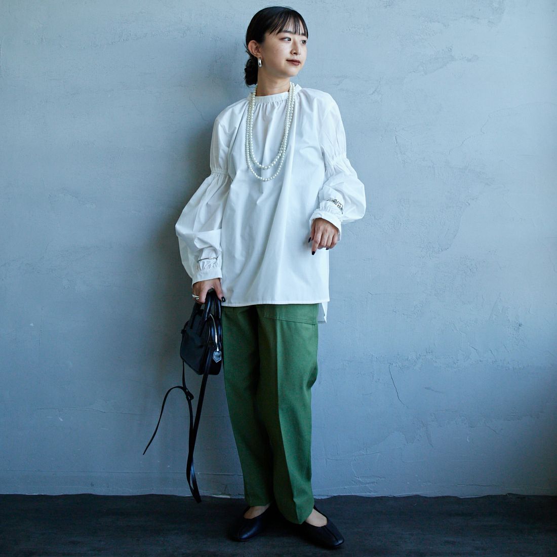 USINE [ユジーヌ] 袖ボリュームチュニックブラウス [IN2-SH-5] WHITE &&モデル身長：150cm 着用サイズ：F&&