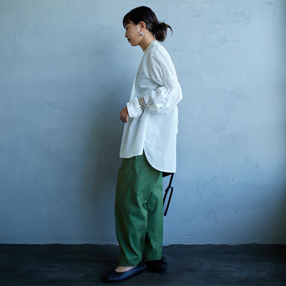 USINE [ユジーヌ] 袖ボリュームチュニックブラウス [IN2-SH-5] WHITE &&モデル身長：150cm 着用サイズ：F&&