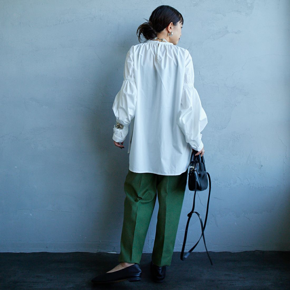 USINE [ユジーヌ] 袖ボリュームチュニックブラウス [IN2-SH-5] WHITE &&モデル身長：150cm 着用サイズ：F&&