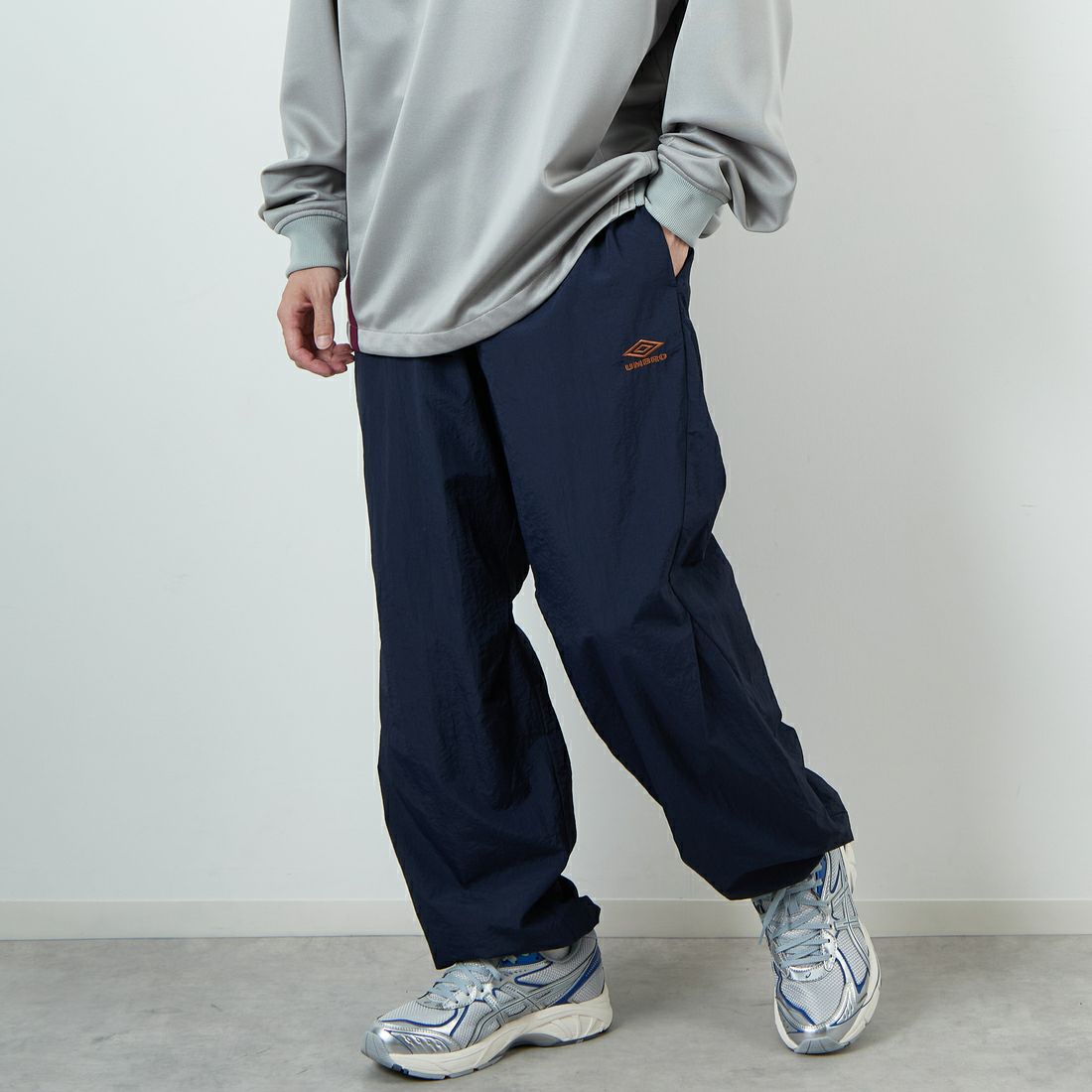 UMBRO アンブロ イングランド代表 ナイロンパンツ トラックパンツ ネイビー UMBRO [アンブロ] 別注 ナイロントラックパンツ [KBT126-NK-PT1