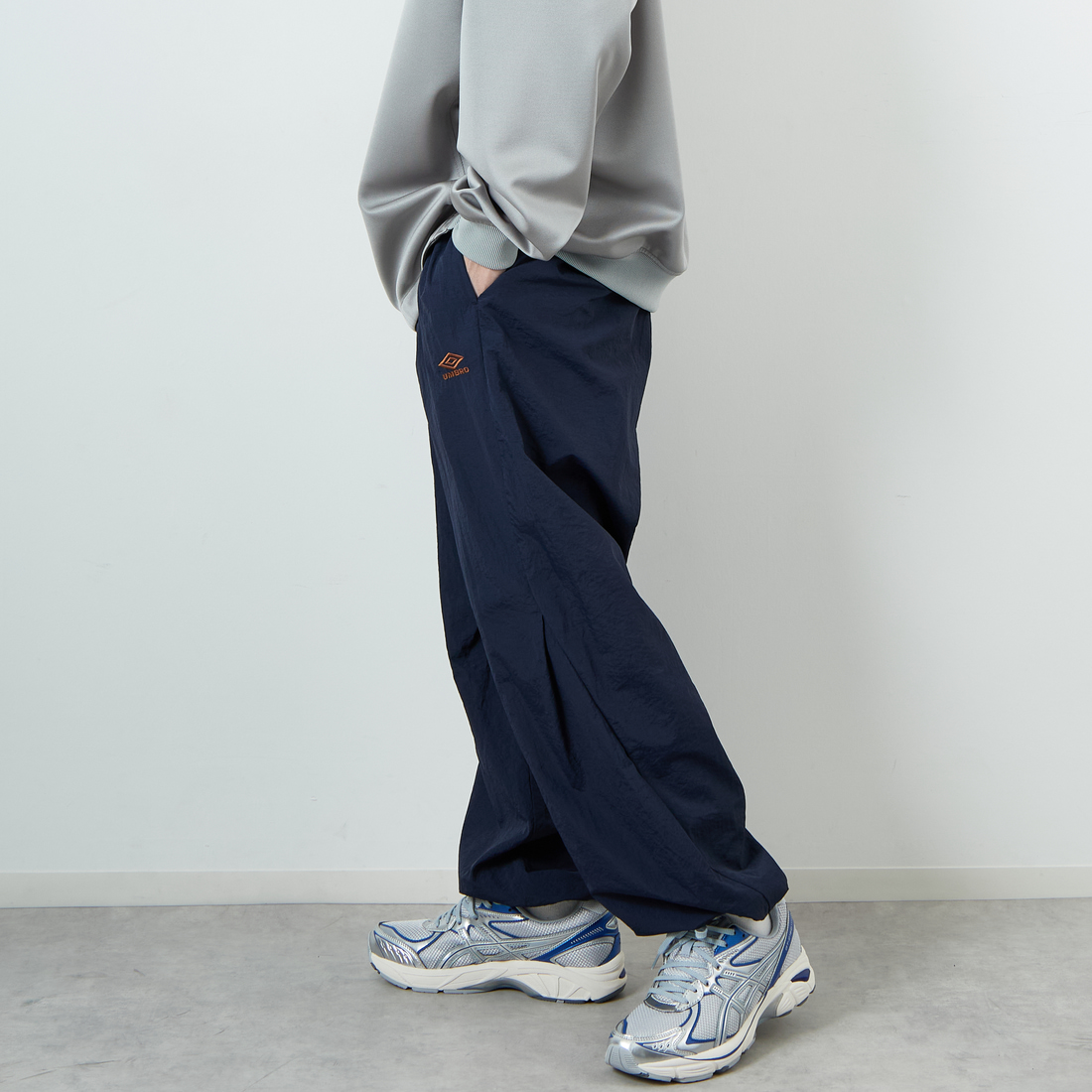 UMBRO - 古着 90年代 アンブロ UMBRO 青タグ ベロア ジャージパンツ トラックパンツ メンズXL相当  ヴィンテージ/eaa573809の通販 by 古着屋JAM ラクマ店｜アンブロならラクマ 90s umbro ネイビーパンツ