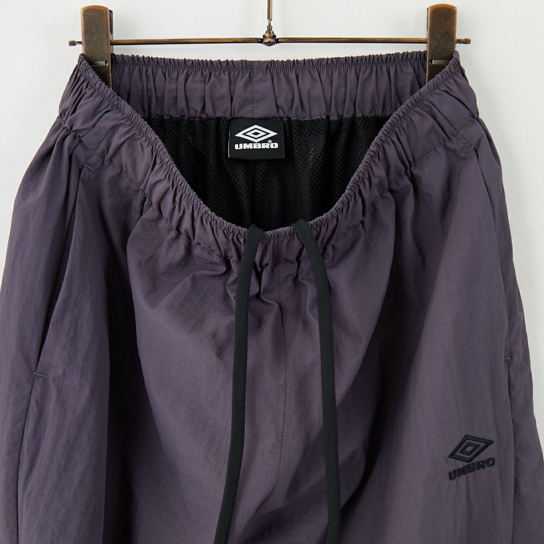 UMBRO [アンブロ] 別注 ナイロントラックパンツ [KBT126-NK-PT1-MS-JF] GRAY