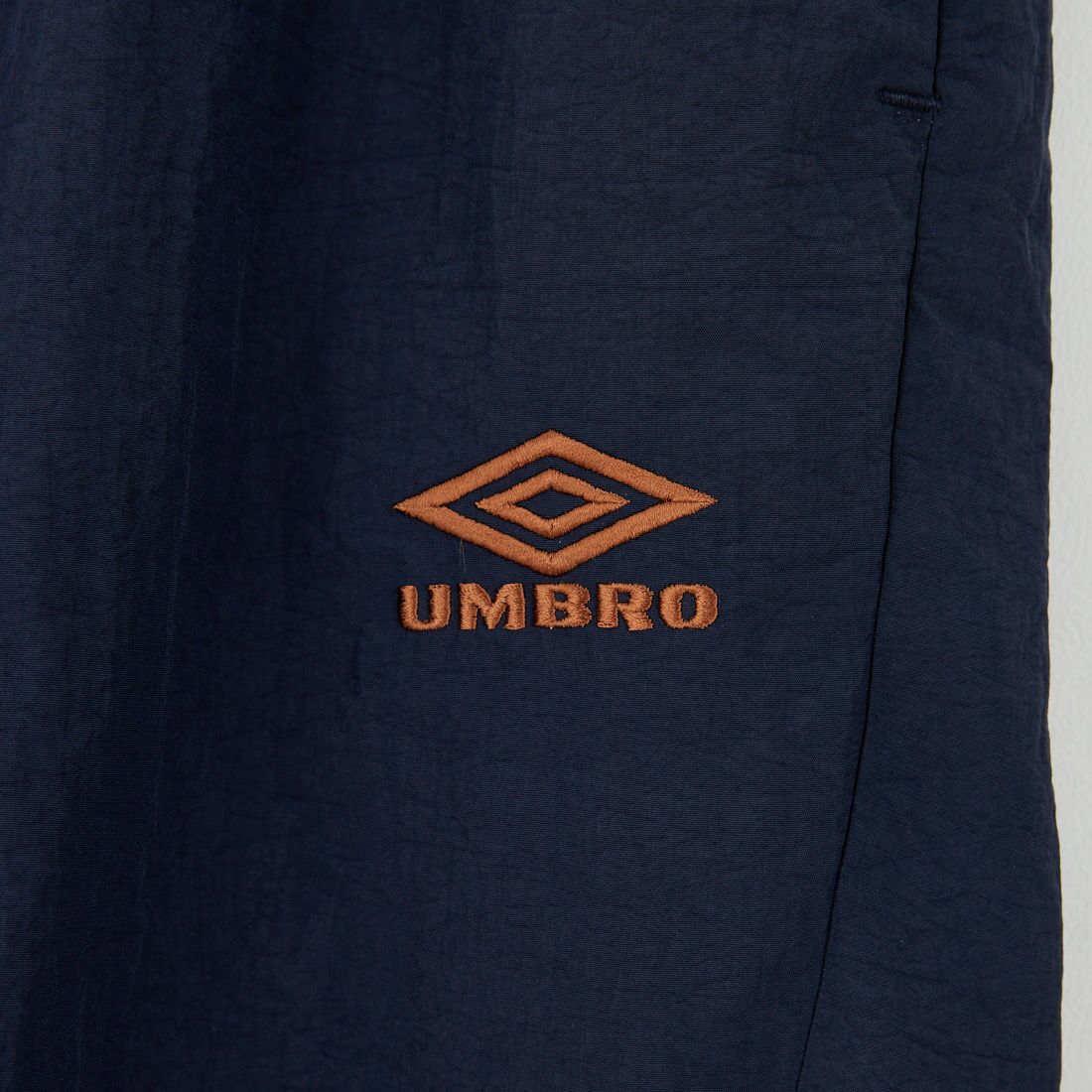 UMBRO [アンブロ] 別注 ナイロントラックパンツ [KBT126-NK-PT1-MS-JF] NAVY