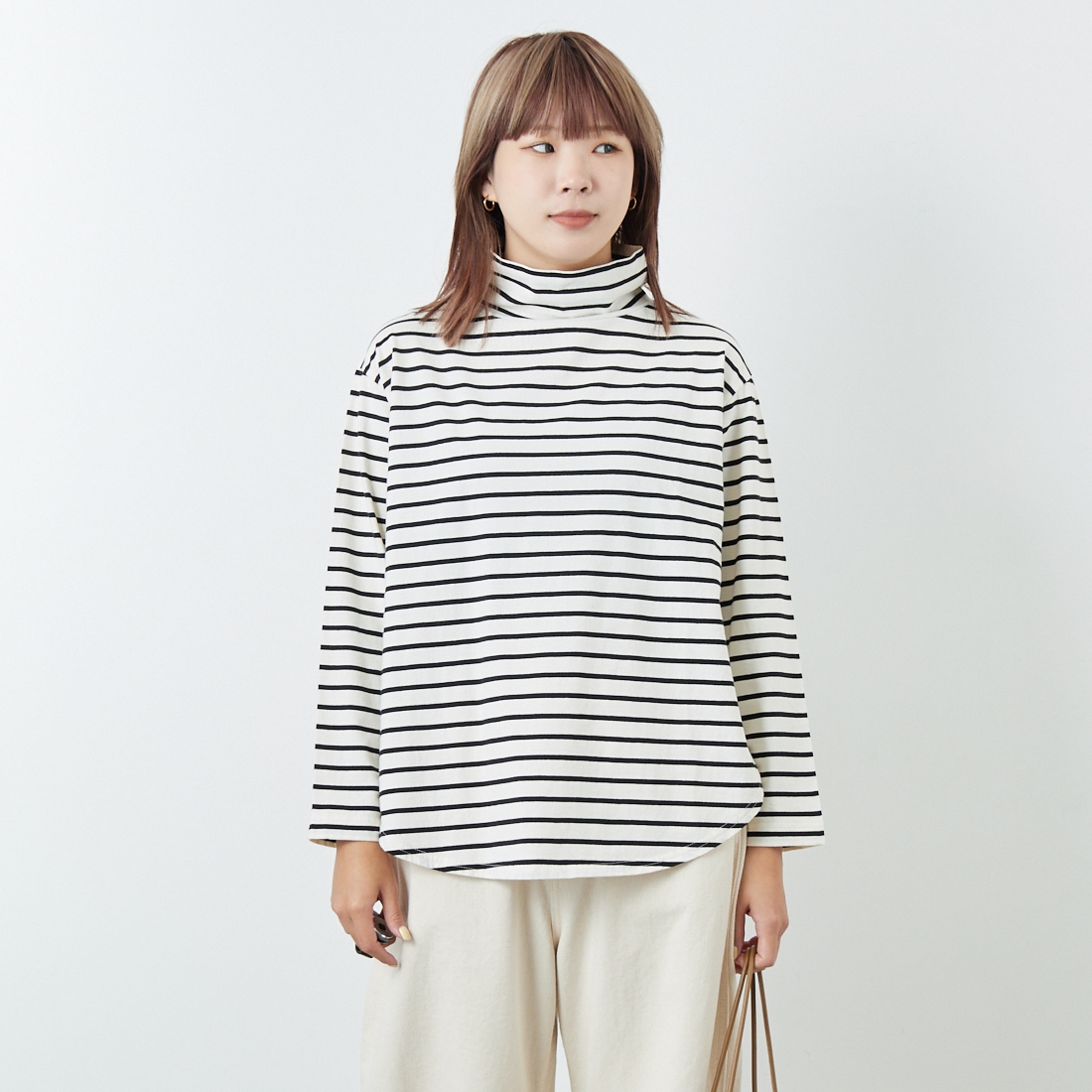 tumugu: [ツムグ] 裾ラウンドハイネックロングボーダーTシャツ