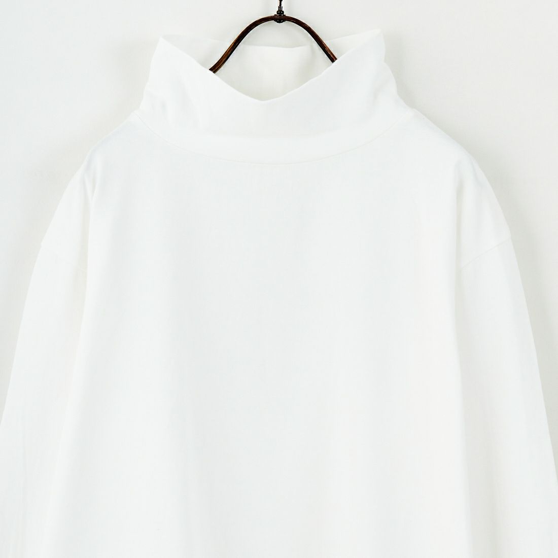 tumugu: [ツムグ] 裾ラウンドハイネックロングTシャツ [TC22301] 02 OFF