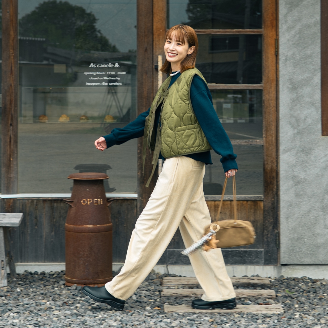 MILITARY [ミリタリー] 別注 フロントリボンキルティングベスト [T-24789000-JF] KHAKI &&モデル身長：167cm 着用サイズ：S&&