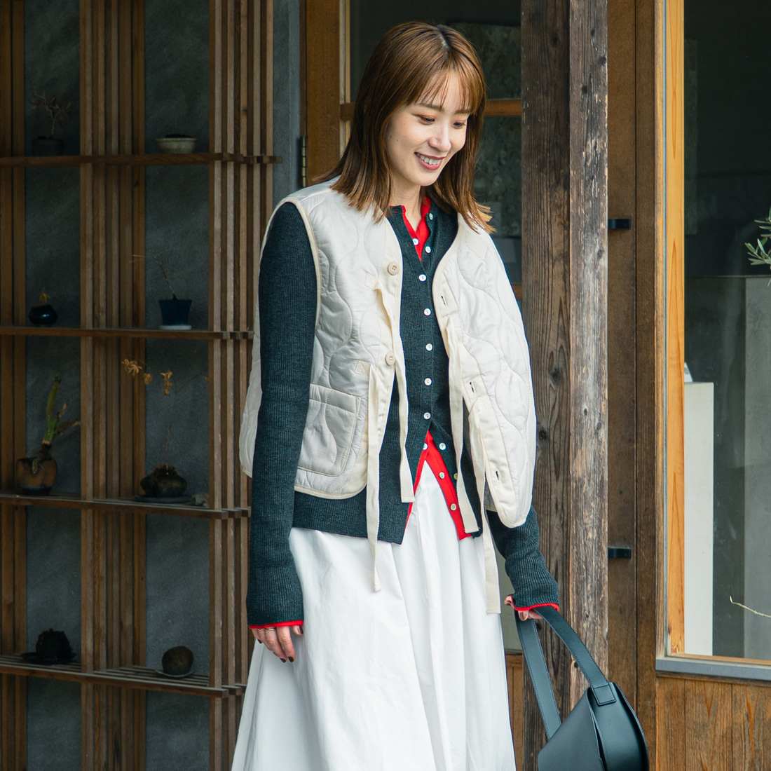 MILITARY [ミリタリー] 別注 フロントリボンキルティングベスト [T-24789000-JF] IVORY &&モデル身長：167cm 着用サイズ：S&&