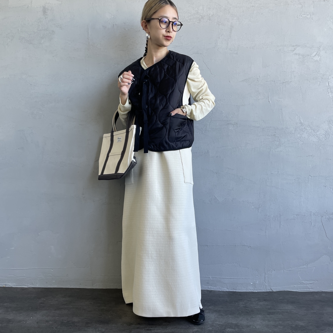 MILITARY [ミリタリー] 別注 フロントリボンキルティングベスト [T-24789000-JF] KHAKI &&モデル身長：150cm 着用サイズ：S&&