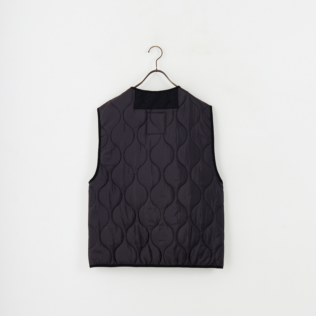 MILITARY [ミリタリー] 別注 フロントリボンキルティングベスト [T-24789000-JF] BLACK