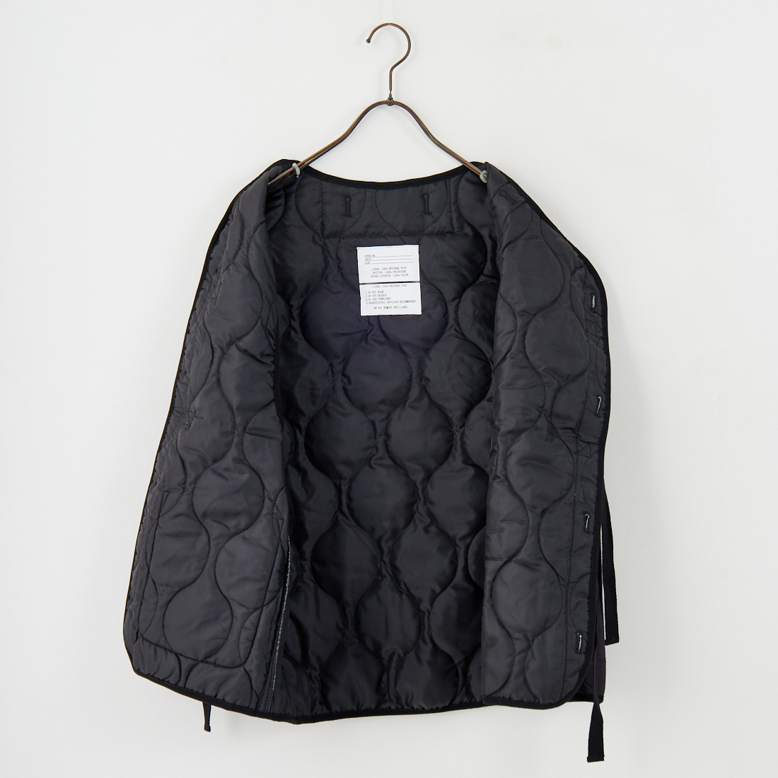 MILITARY [ミリタリー] 別注 フロントリボンキルティングベスト [T-24789000-JF] BLACK