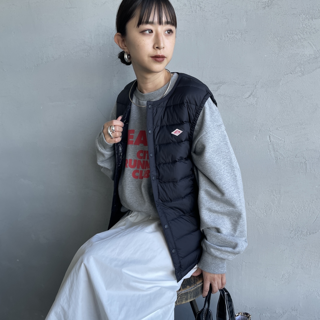 DANTON [ダントン] インナーダウン クルーネックベスト [DT-A0002RRT] BLACK &&モデル身長：150cm 着用サイズ：S&&