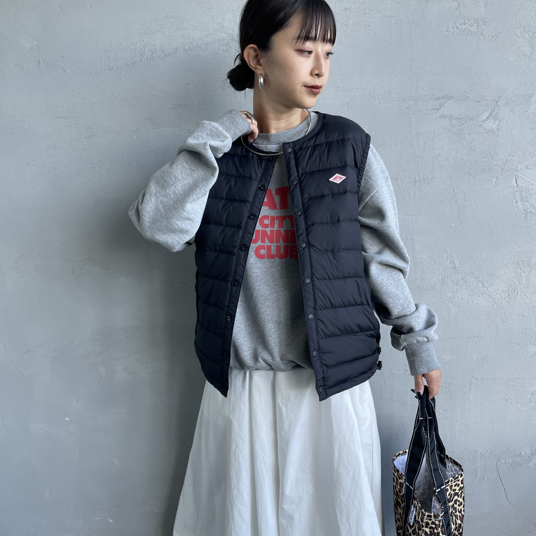 DANTON [ダントン] インナーダウン クルーネックベスト [DT-A0002RRT] BLACK &&モデル身長：150cm 着用サイズ：S&&