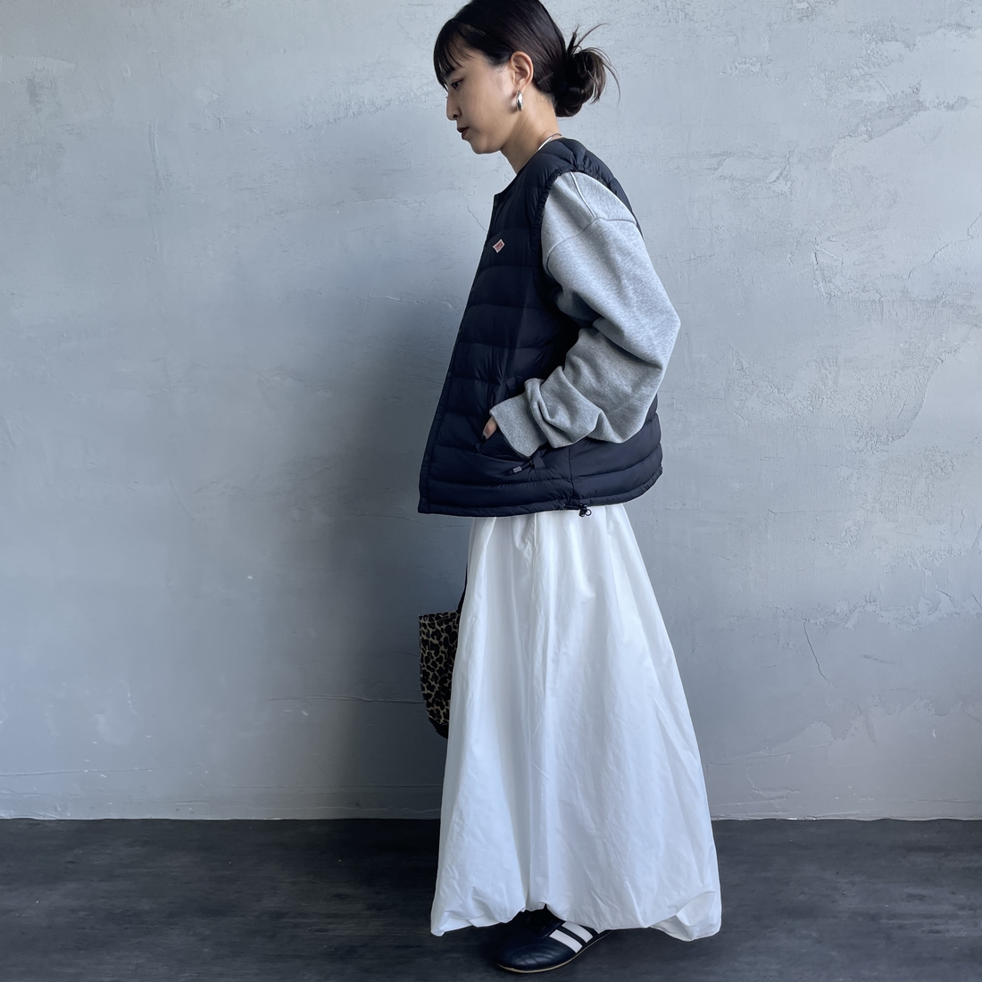 DANTON [ダントン] インナーダウン クルーネックベスト [DT-A0002RRT] BLACK &&モデル身長：150cm 着用サイズ：S&&