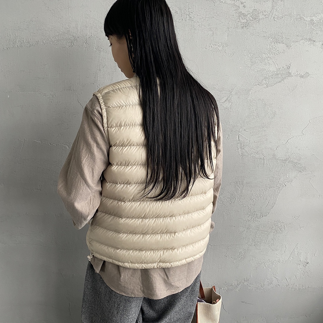 DANTON [ダントン] インナーダウン クルーネックベスト [DT-A0002RRT] OYSTER WHI &&モデル身長：156cm 着用サイズ：S&&