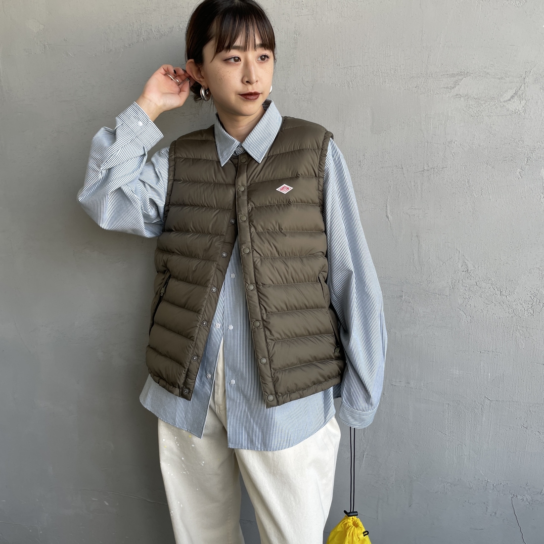 DANTON [ダントン] インナーダウン クルーネックベスト [DT-A0002RRT] OLIVE &&モデル身長：150cm 着用サイズ：M&&