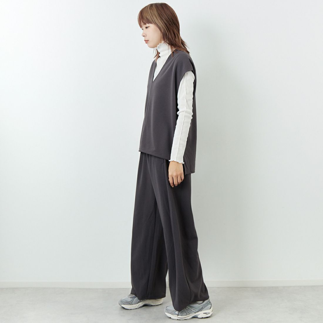 CLOCHE [クロシェ] ジョーゼットVネックベスト [55285598] ﾁｬｺｰﾙ &&モデル身長：167cm 着用サイズ：2&&