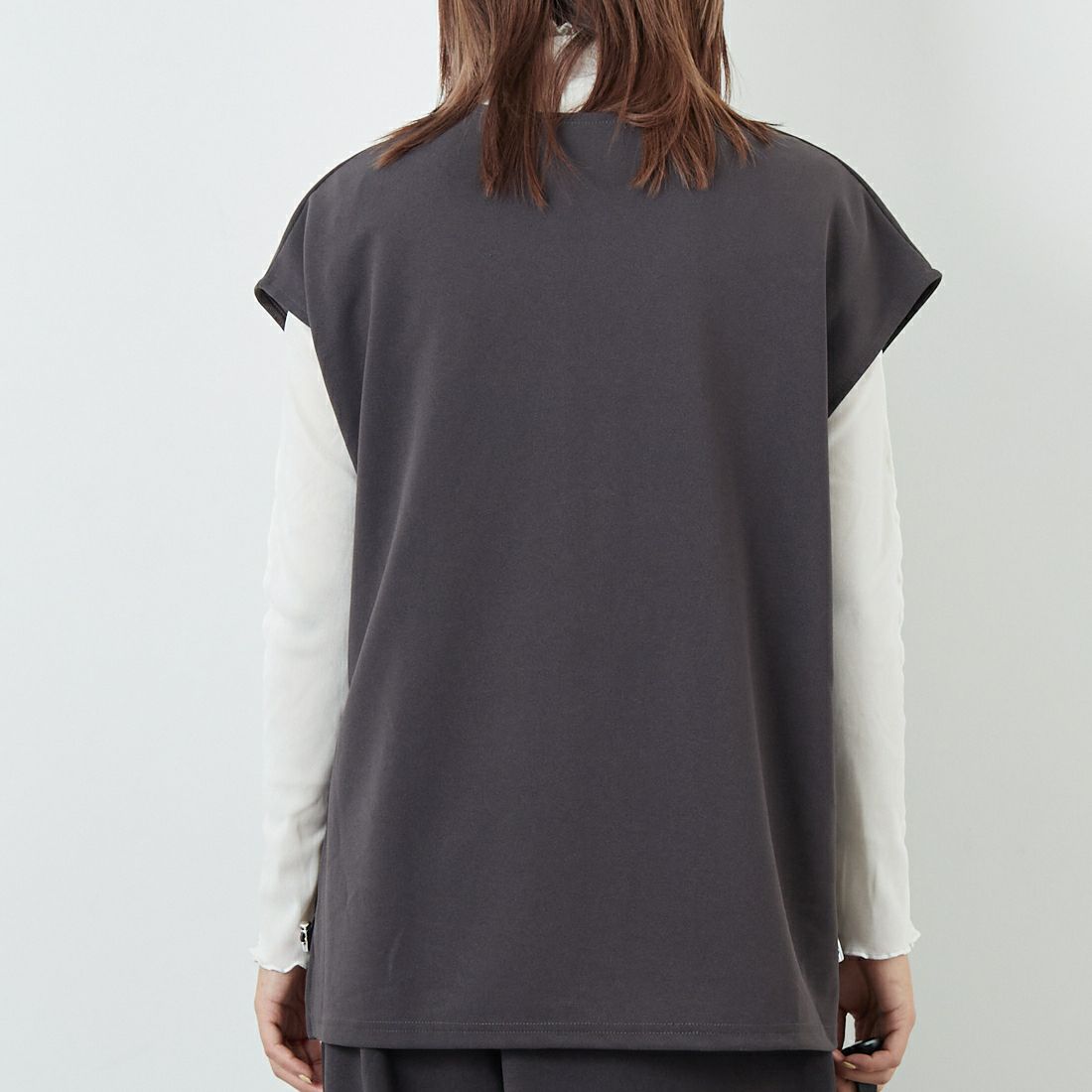CLOCHE [クロシェ] ジョーゼットVネックベスト [55285598] ﾁｬｺｰﾙ &&モデル身長：167cm 着用サイズ：2&&