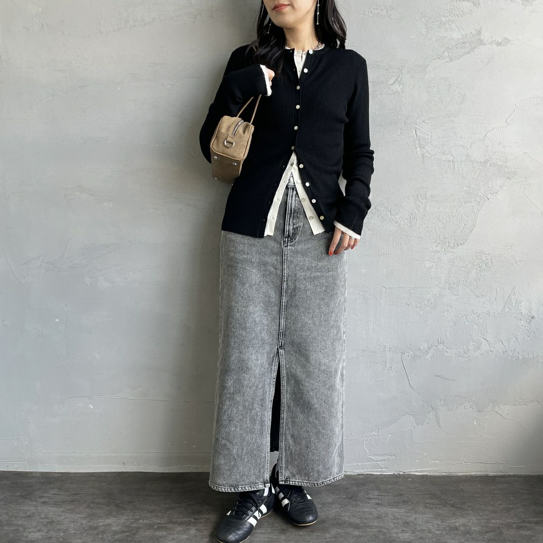 Jeans Factory Clothes [ジーンズファクトリークローズ] コットンデニムナロースカート [JFC-254-066] ACID BLACK &&モデル身長：160cm 着用サイズ：XS&&