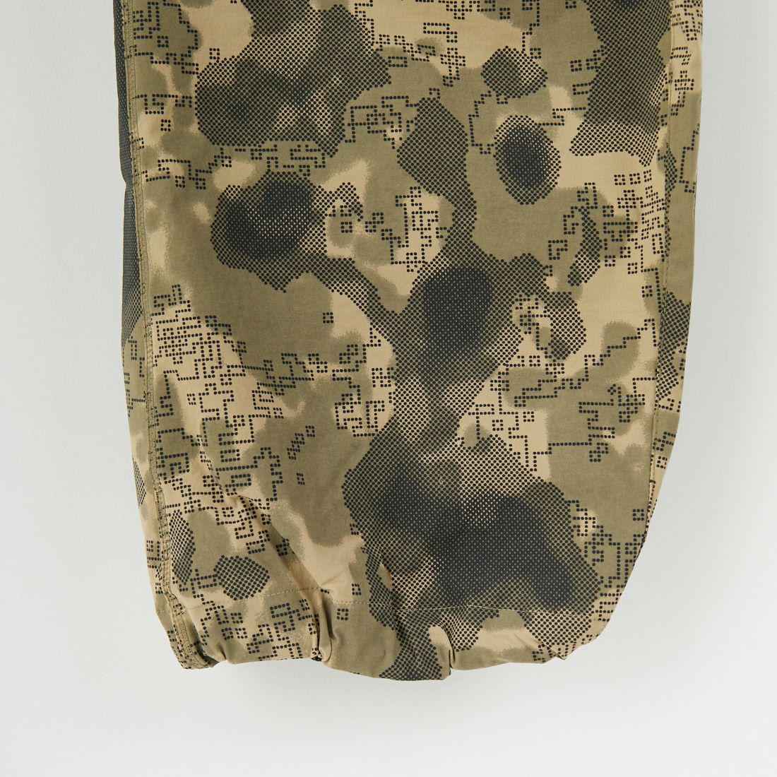 NIKE [ナイキ] Dri-FIT ウーブンカモ柄ルーズフィットパンツ [HV0973] 210 NEUTRA