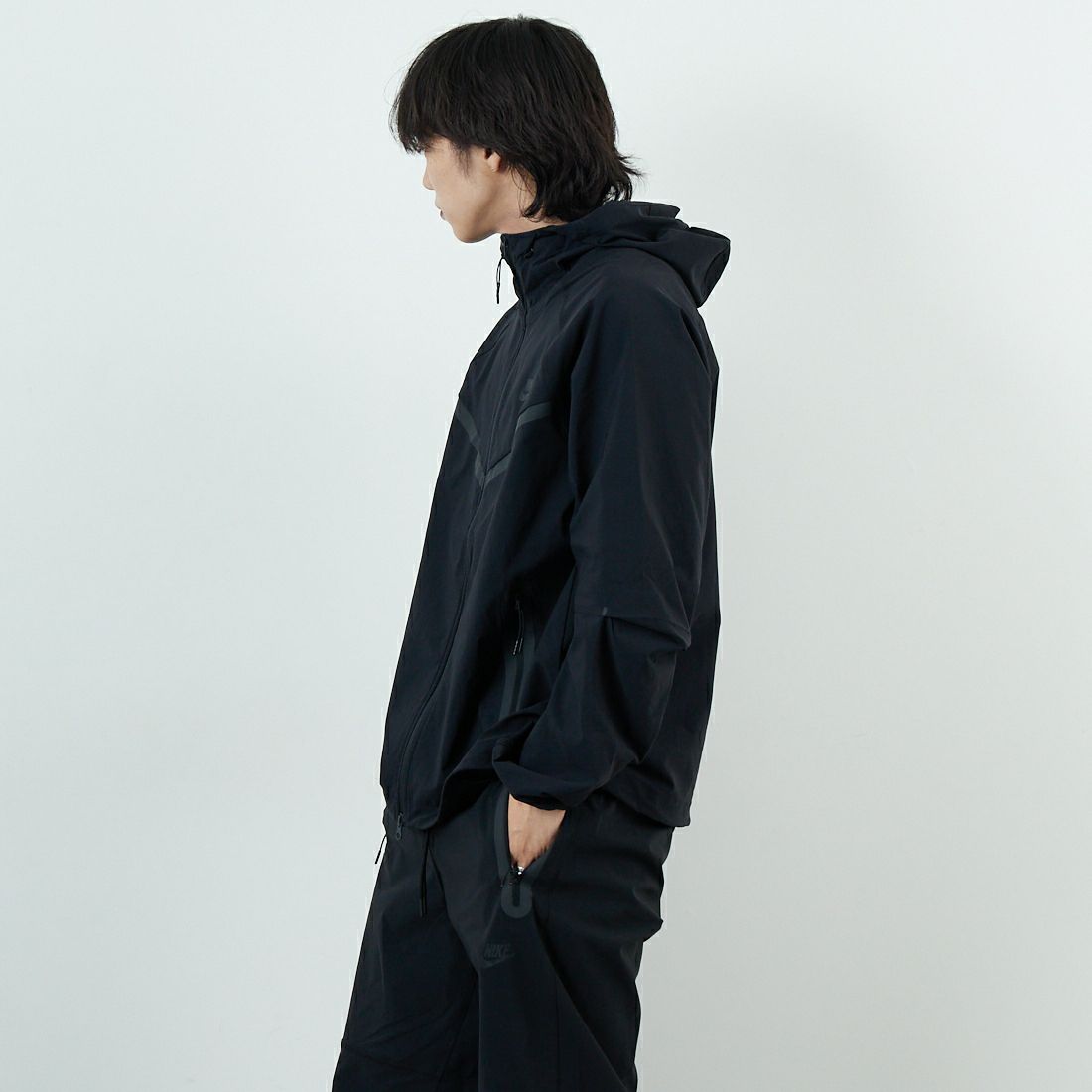 NIKE [ナイキ] ウィンドランナー フルジップウーブンジャケット [HM7152] 010 ﾌﾞﾗｯｸ &&モデル身長：179cm 着用サイズ：M&&
