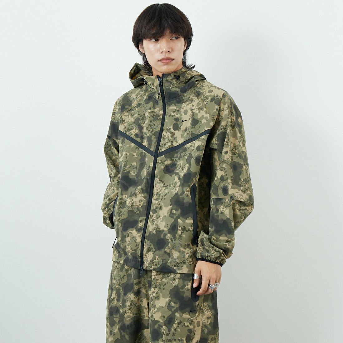 210 NEUTRA&&モデル身長：179cm 着用サイズ：M&&
