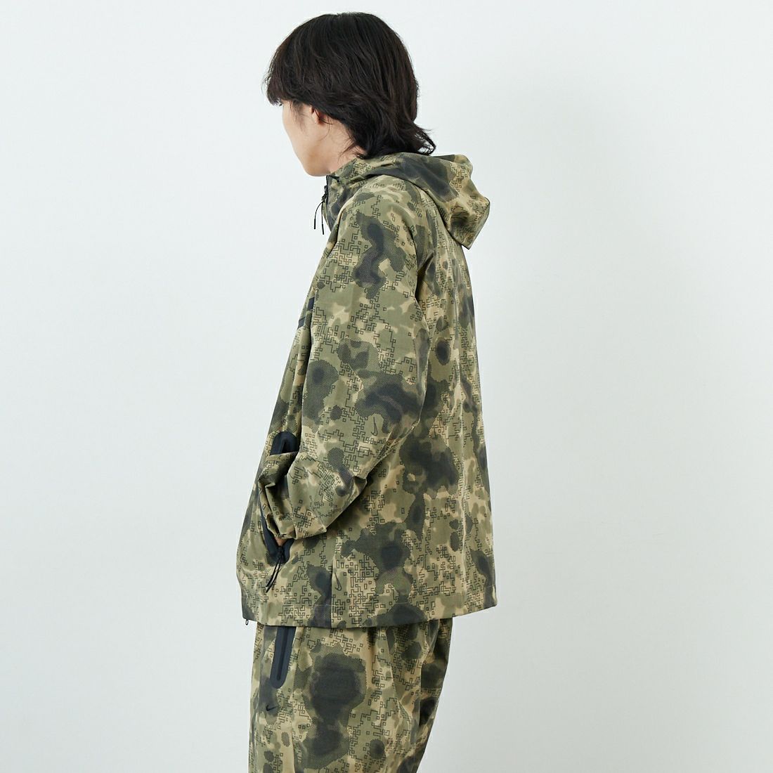 NIKE [ナイキ] Dri-FIT ウィンドランナー ウーブンカモ柄ジャケット [HV0980] 210 NEUTRA &&モデル身長：179cm 着用サイズ：M&&