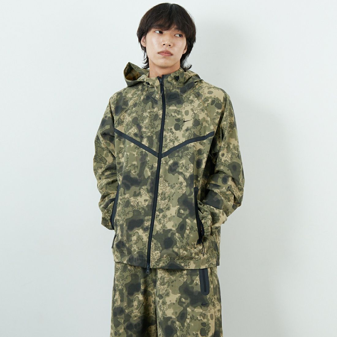 NIKE [ナイキ] Dri-FIT ウィンドランナー ウーブンカモ柄ジャケット [HV0980] 210 NEUTRA &&モデル身長：179cm 着用サイズ：M&&