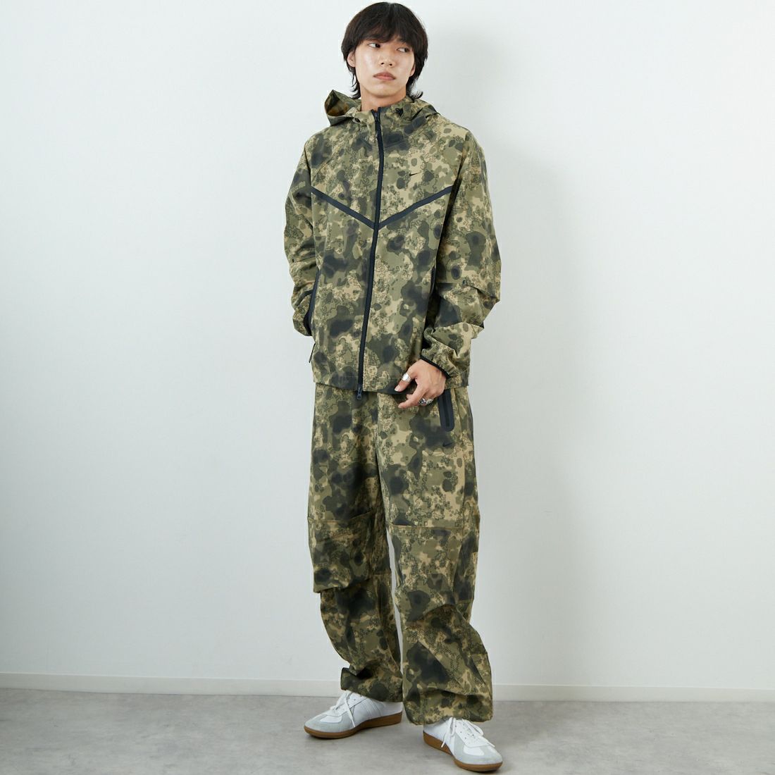 NIKE [ナイキ] Dri-FIT ウィンドランナー ウーブンカモ柄ジャケット [HV0980] 210 NEUTRA &&モデル身長：179cm 着用サイズ：M&&