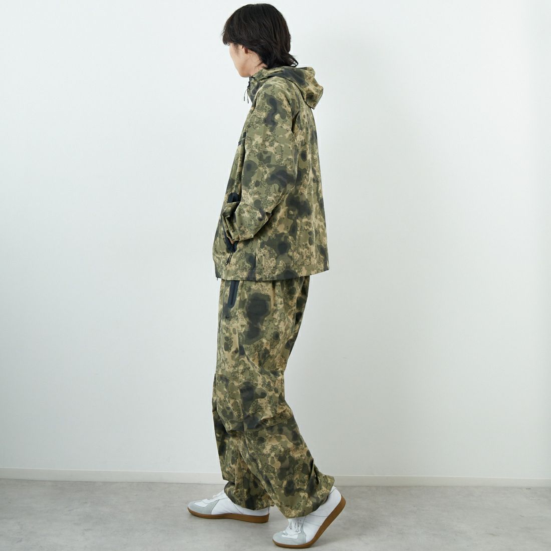 NIKE [ナイキ] Dri-FIT ウィンドランナー ウーブンカモ柄ジャケット [HV0980] 210 NEUTRA &&モデル身長：179cm 着用サイズ：M&&