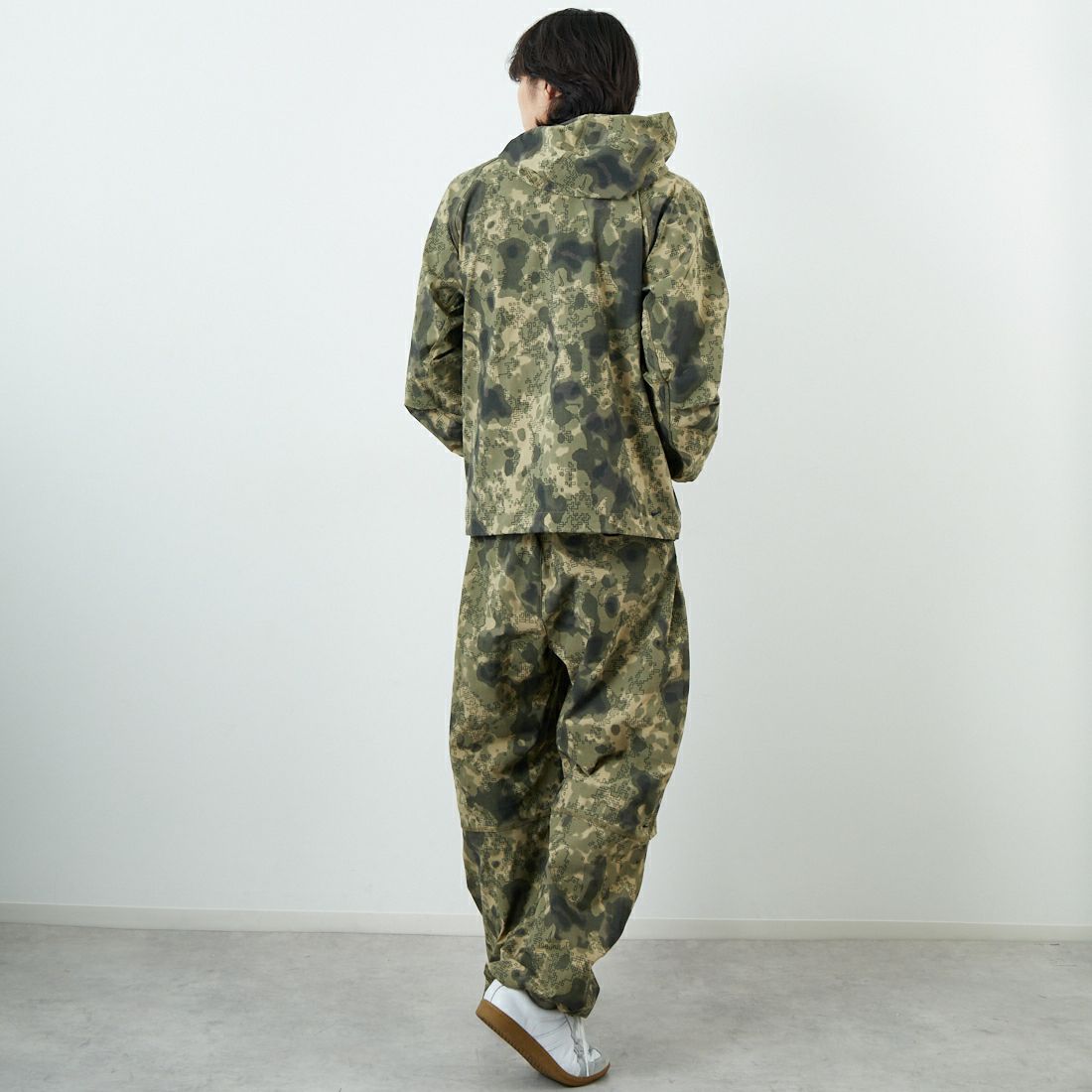 NIKE [ナイキ] Dri-FIT ウィンドランナー ウーブンカモ柄ジャケット [HV0980] 210 NEUTRA &&モデル身長：179cm 着用サイズ：M&&