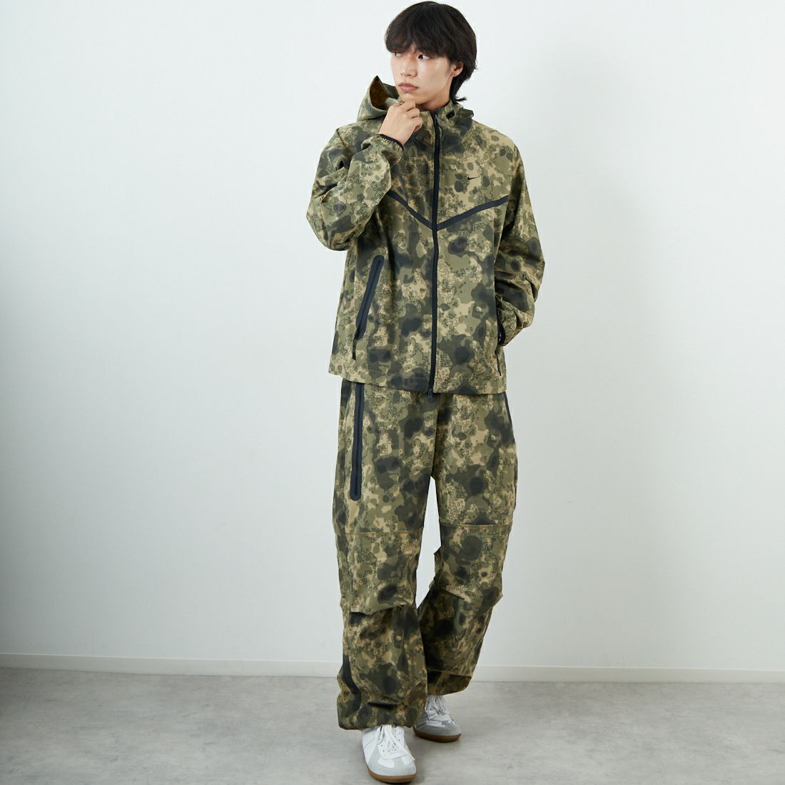 NIKE [ナイキ] Dri-FIT ウィンドランナー ウーブンカモ柄ジャケット [HV0980] 210 NEUTRA &&モデル身長：179cm 着用サイズ：M&&