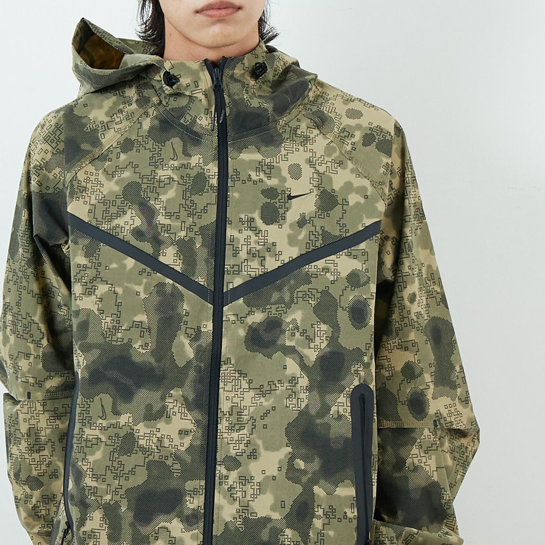 NIKE [ナイキ] Dri-FIT ウィンドランナー ウーブンカモ柄ジャケット [HV0980] 210 NEUTRA &&モデル身長：179cm 着用サイズ：M&&