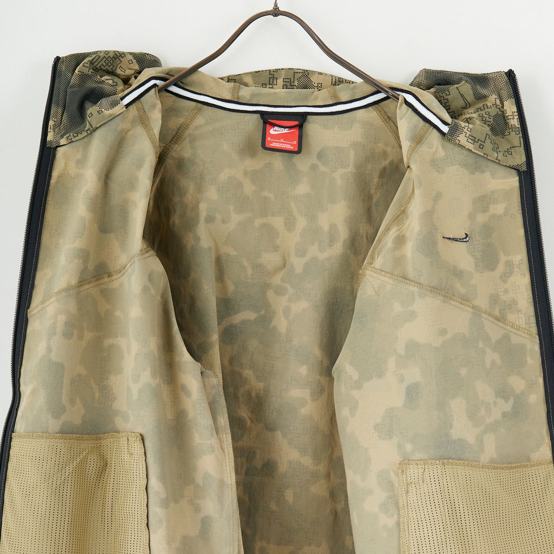 NIKE [ナイキ] Dri-FIT ウィンドランナー ウーブンカモ柄ジャケット [HV0980] 210 NEUTRA