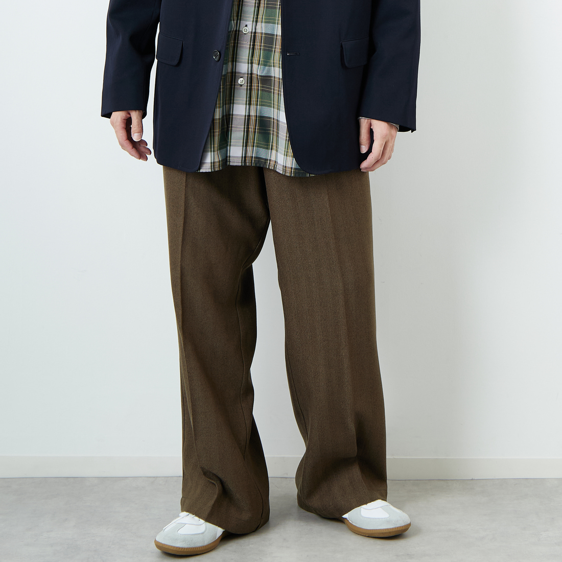 Dickies [ディッキーズ] 別注 ヘリンボーン グランパワークパンツ [253M401N01-JF] BROWN &&モデル身長：168cm 着用サイズ：XL&&