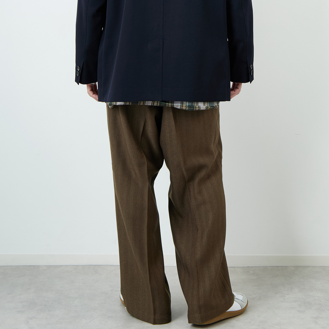 Dickies [ディッキーズ] 別注 ヘリンボーン グランパワークパンツ [253M401N01-JF] BROWN &&モデル身長：168cm 着用サイズ：XL&&