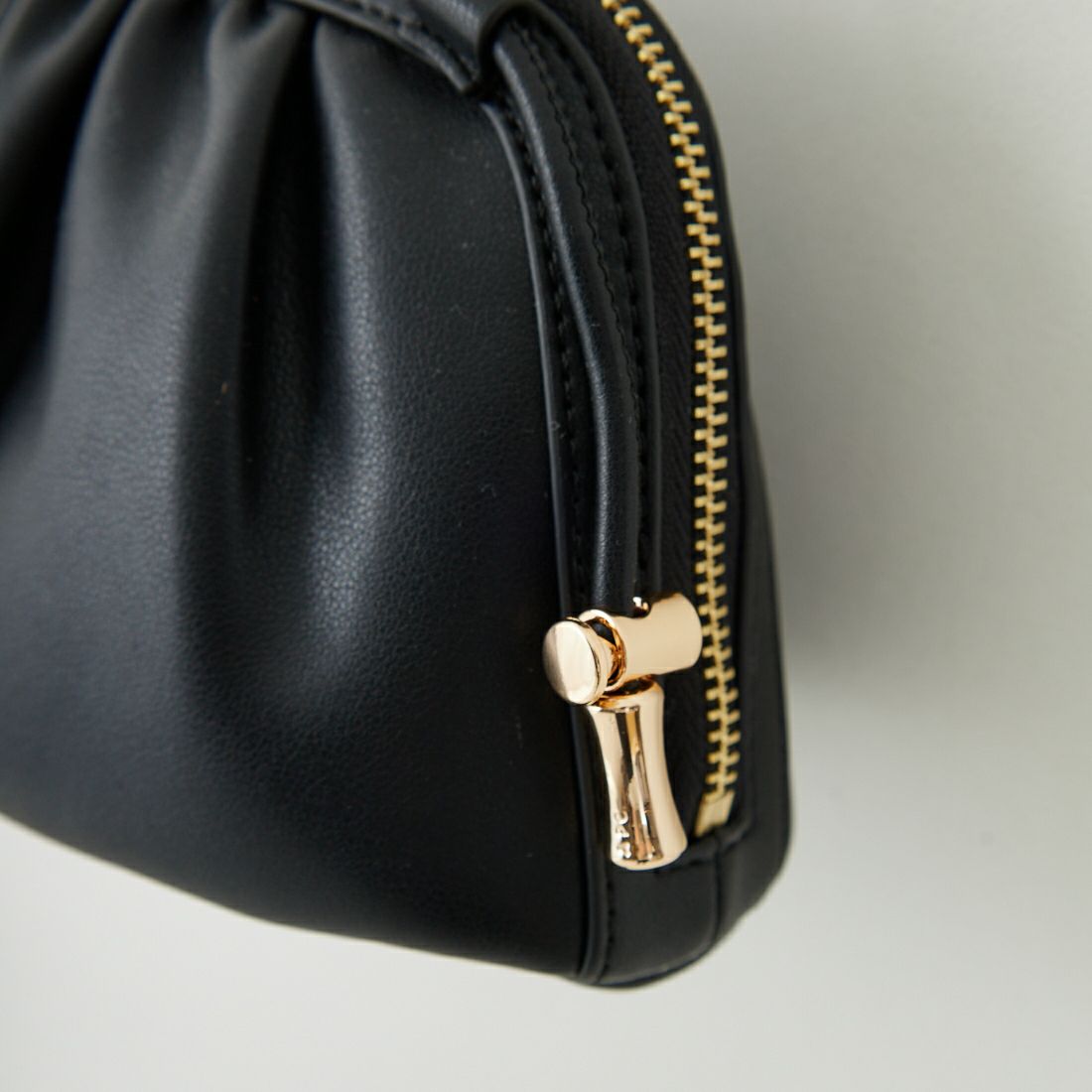 A.P.C. [アー・ペー・セー] Ninon ドローストリングバッグ [BOURSE-NINON-SMALL] 99 NOIR