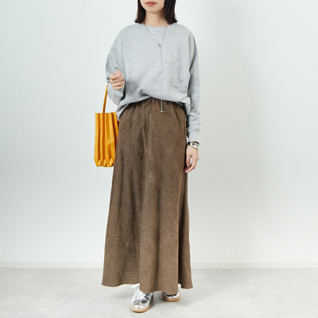 CHIGNON [シニヨン] スエードライクワッシャースカート [2754-036MK] KHAKI &&モデル身長：162cm 着用サイズ：F&&