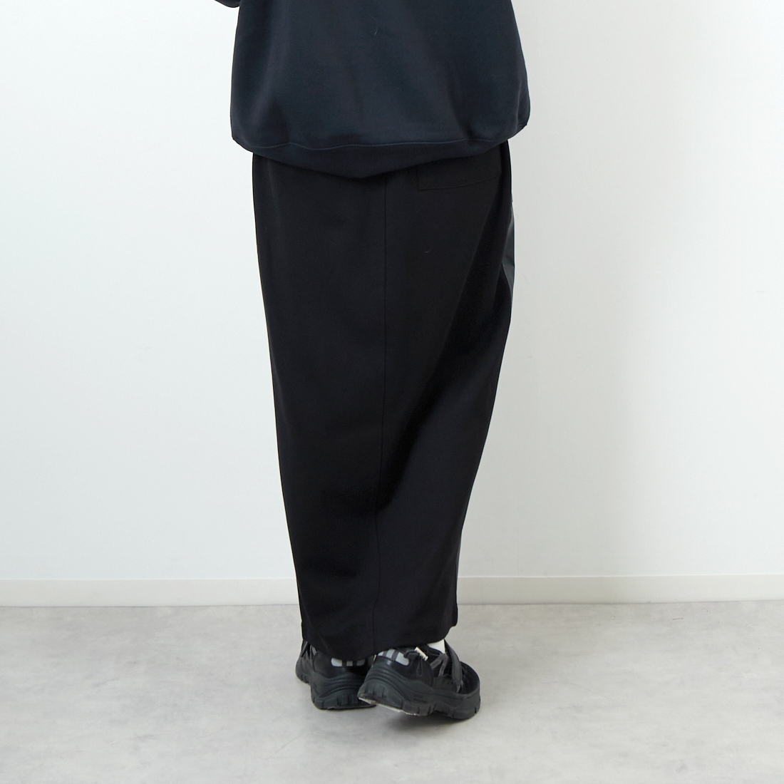 CHIGNON [シニヨン] フェイクレザーベイカースカート [2754-003KK] BLACK &&モデル身長：162cm 着用サイズ：F&&