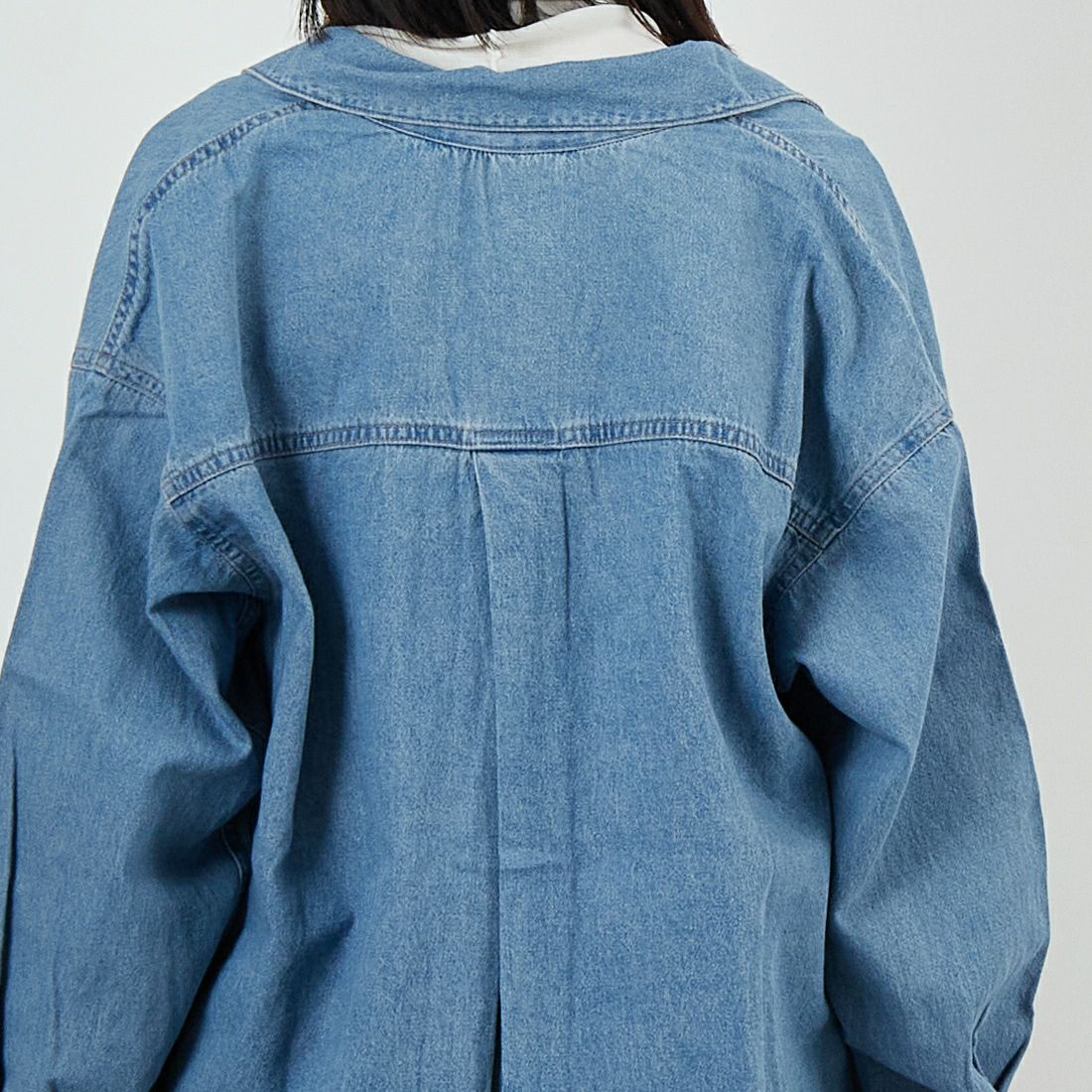 SOMETHING [サムシング] ビッグデニムシャツ [ST224] 198 M.BLUE &&モデル身長：162cm 着用サイズ：F&&