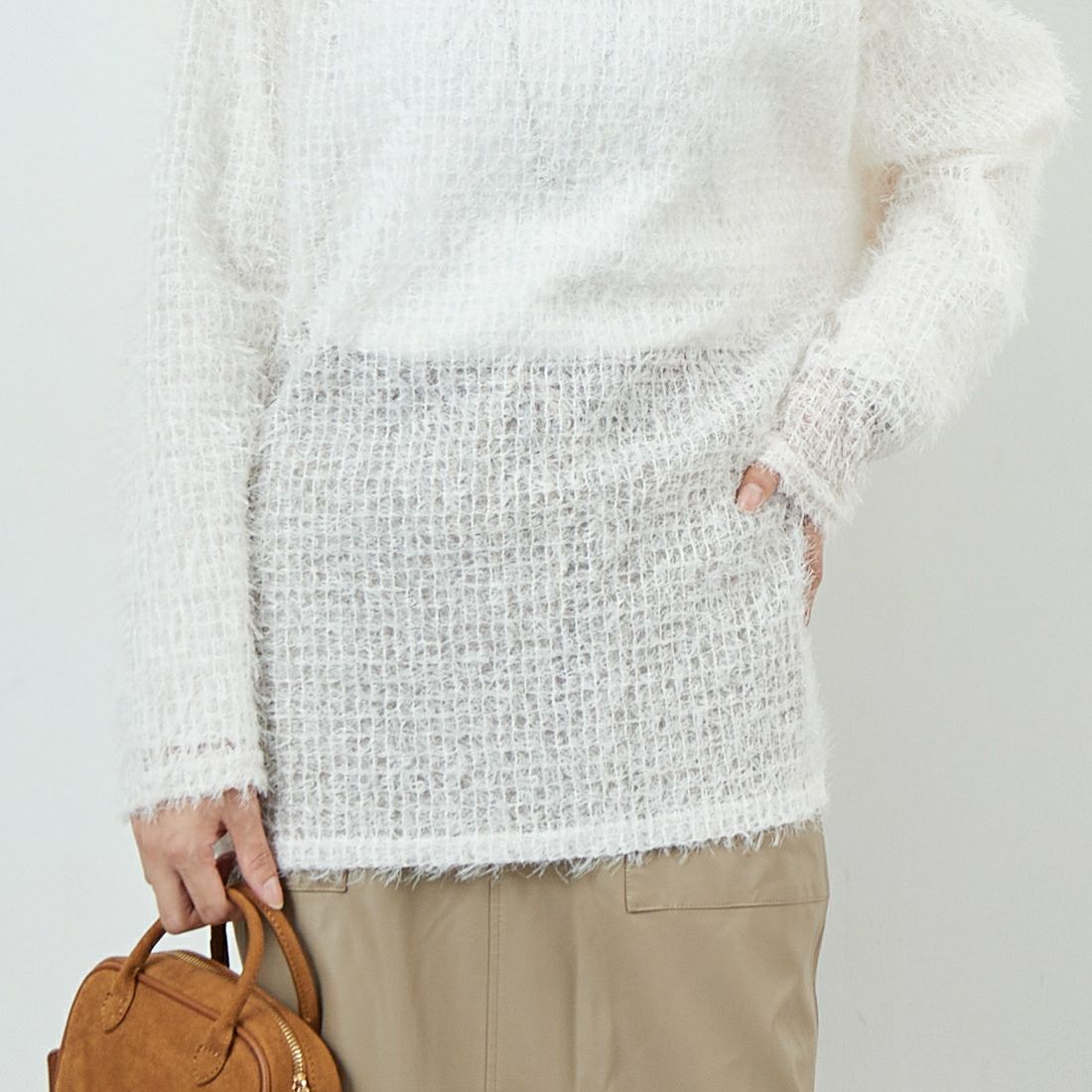 CHIGNON [シニヨン] フェザーチュールプルオーバー [8654-085KO] IVORY &&モデル身長：162cm 着用サイズ：F&&