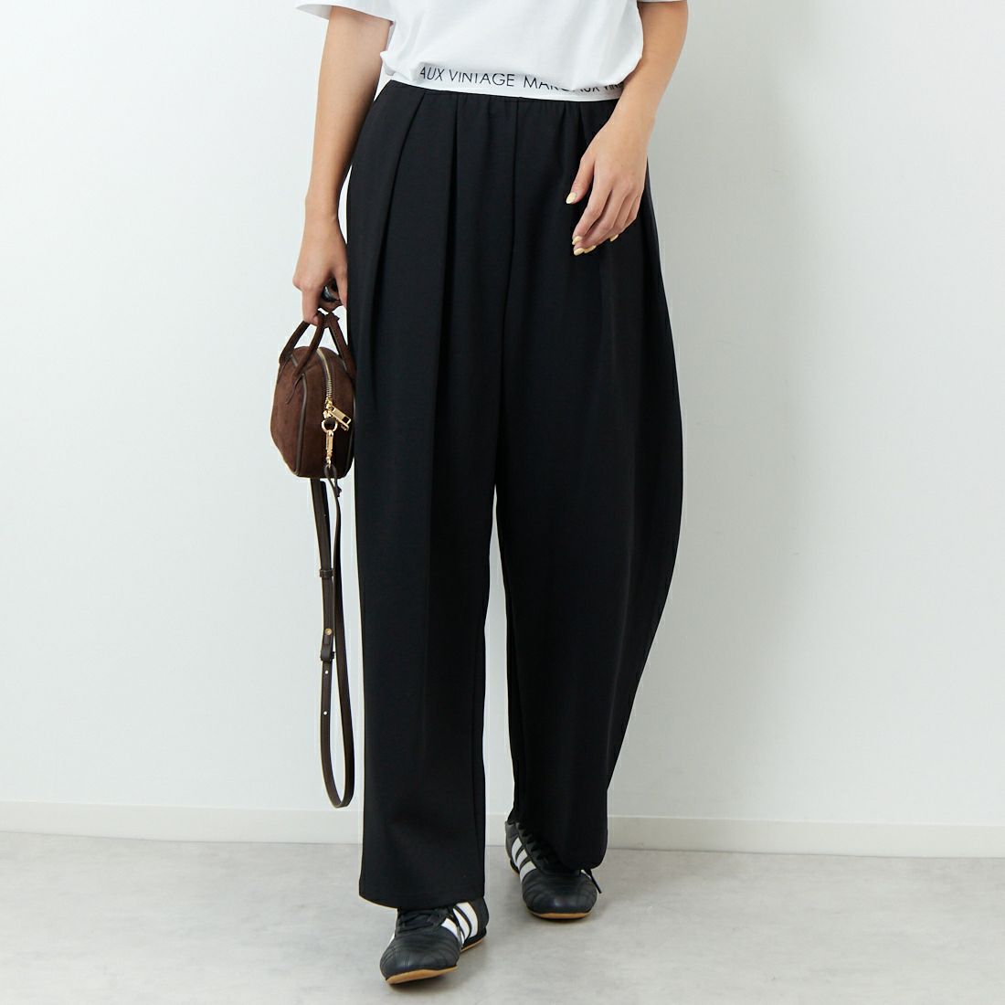Margaux vintage [マルゴーヴィンテージ] ロゴウエストゴムタックパンツ [MG-PT-25084-A] BLACK &&モデル身長：167cm 着用サイズ：F&&