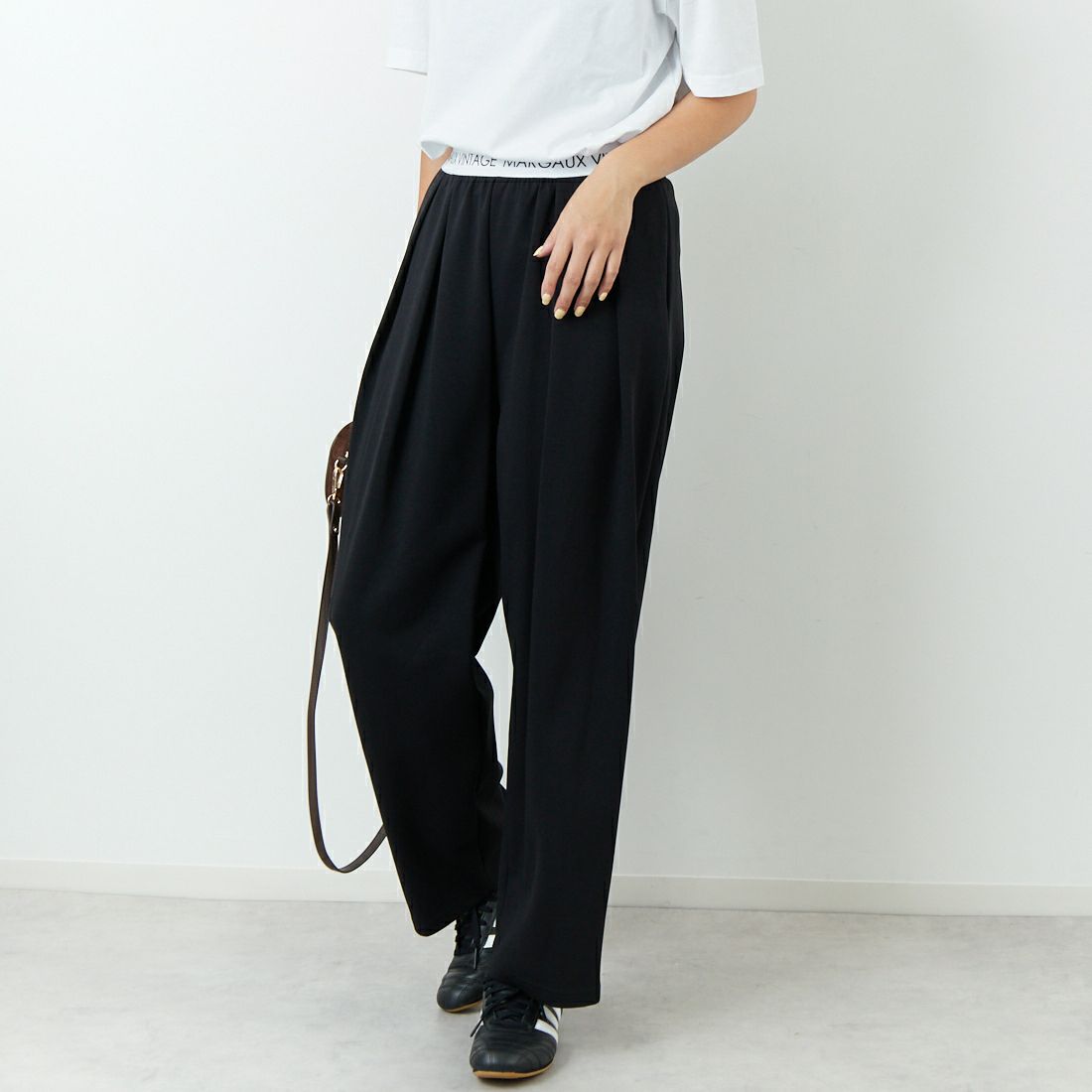 Margaux vintage [マルゴーヴィンテージ] ロゴウエストゴムタックパンツ [MG-PT-25084-A] BLACK &&モデル身長：167cm 着用サイズ：F&&