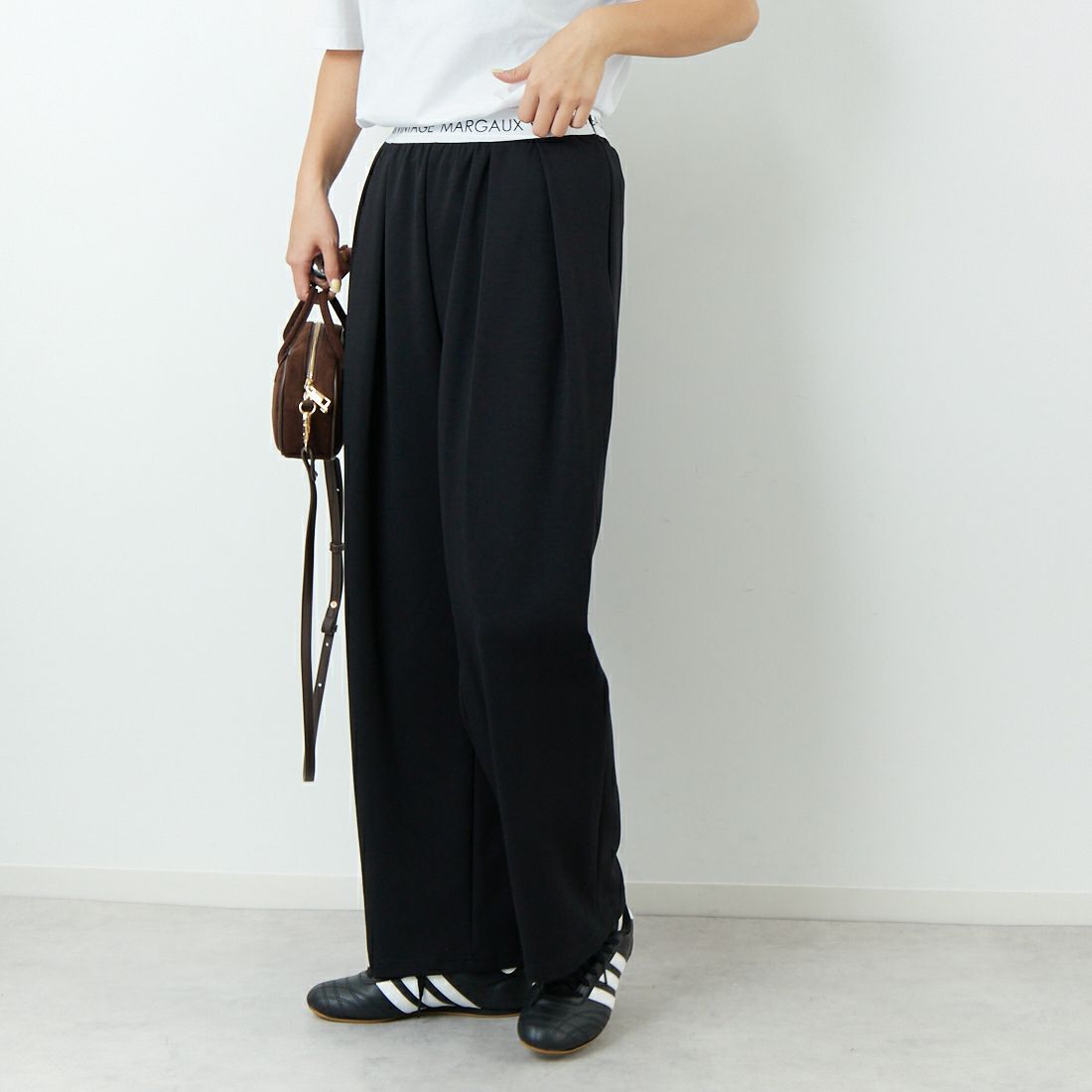 Margaux vintage [マルゴーヴィンテージ] ロゴウエストゴムタックパンツ [MG-PT-25084-A] BLACK &&モデル身長：167cm 着用サイズ：F&&