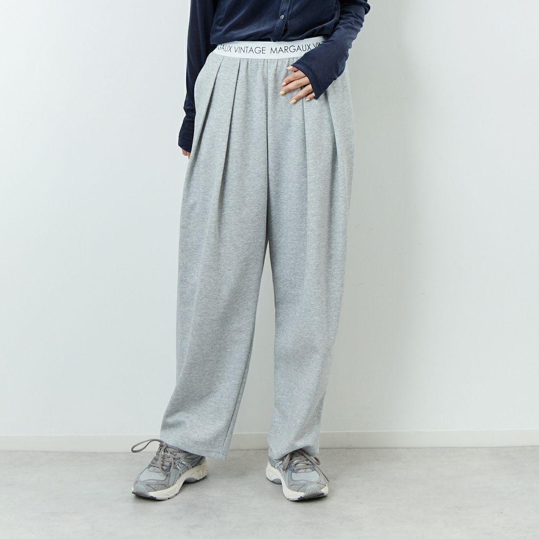 Margaux vintage [マルゴーヴィンテージ] ロゴウエストゴムタックパンツ [MG-PT-25084-A] LGRAY &&モデル身長：167cm 着用サイズ：F&&