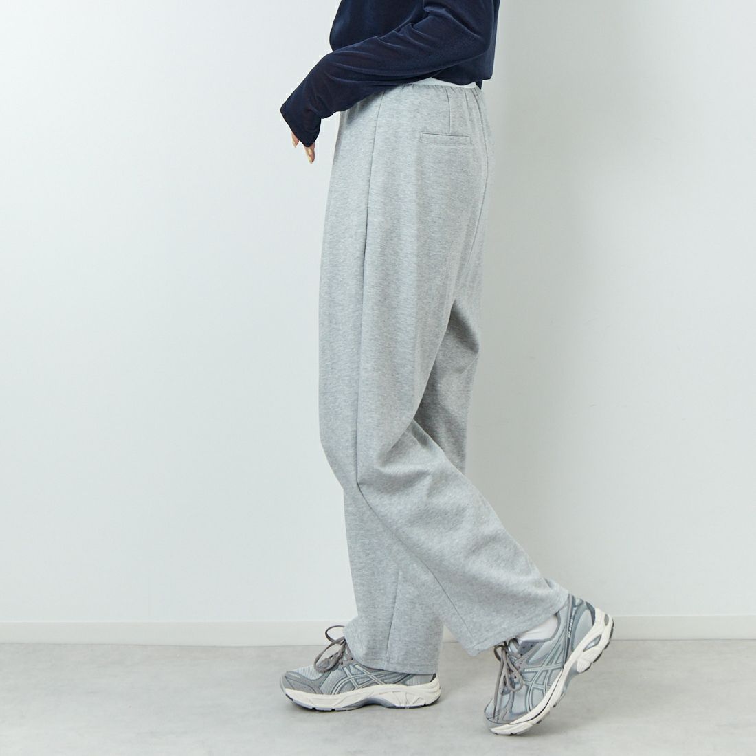 Margaux vintage [マルゴーヴィンテージ] ロゴウエストゴムタックパンツ [MG-PT-25084-A] LGRAY &&モデル身長：167cm 着用サイズ：F&&