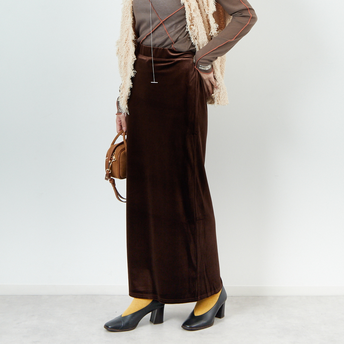 USINE [ユジーヌ] ベロアタイトスカート [IN2-SK-5] BROWN &&モデル身長：162cm 着用サイズ：36&&