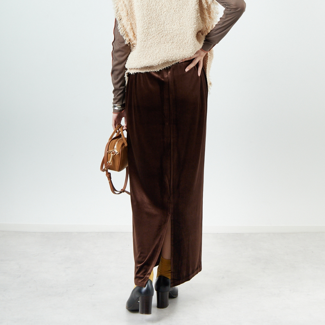 USINE [ユジーヌ] ベロアタイトスカート [IN2-SK-5] BROWN &&モデル身長：162cm 着用サイズ：36&&
