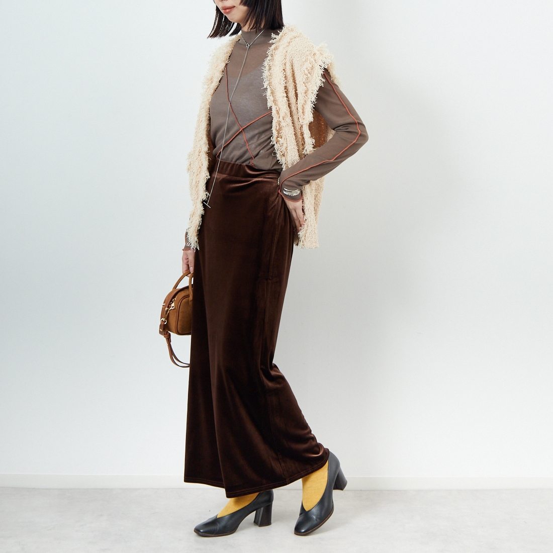 USINE [ユジーヌ] ベロアタイトスカート [IN2-SK-5] BROWN &&モデル身長：162cm 着用サイズ：36&&
