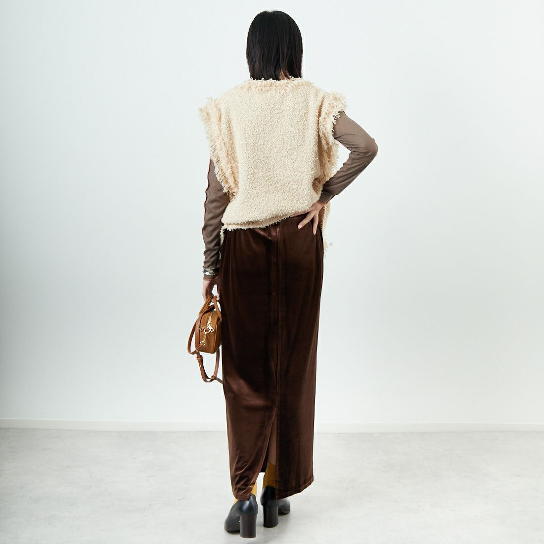 USINE [ユジーヌ] ベロアタイトスカート [IN2-SK-5] BROWN &&モデル身長：162cm 着用サイズ：36&&